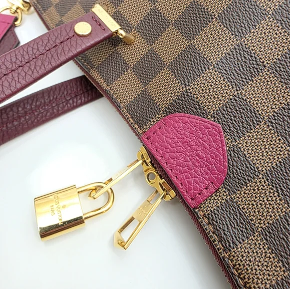✨️Excellent condition Louis Vuitton Hyde Park Damier Ebene Bag - Picture 12 of 15